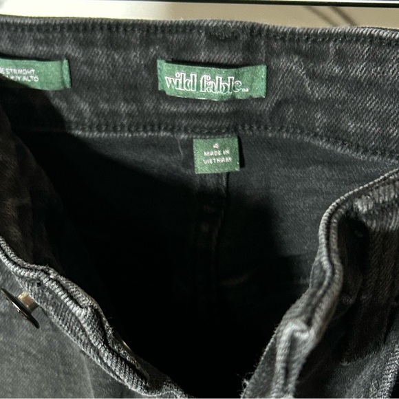 Wild Fable Women’s Distressed Black Relaxed Leg Jeans with Raw Hem, Size 4 - Picture 3 of 5